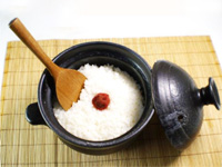 Cook rice in a pot